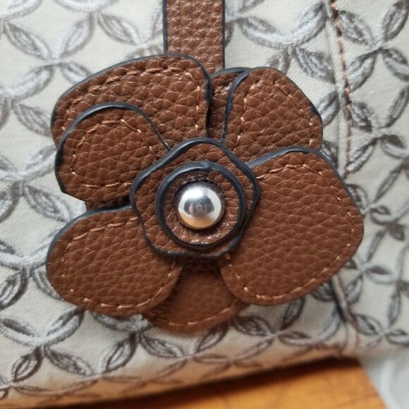 Dana Buchman Large Shoulder Bag. - Picture 3 of 15